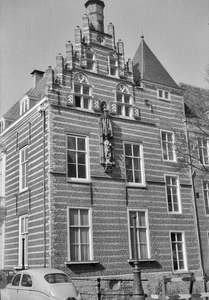 22337 Gezicht op zijgevel van Paushuize (Kromme Nieuwegracht 49) te Utrecht.